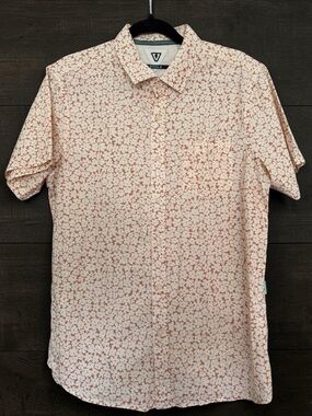 VISSLA Short-Sleeve Button-Down Shirt in Pink and Cream Floral